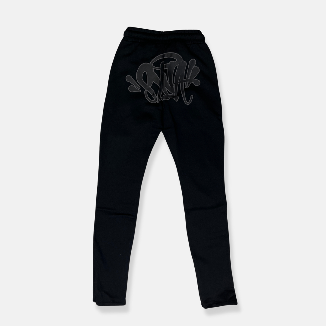 SYNAWORLD ‘SYNA’ LOGO TRACKSUIT - BLACKOUT
