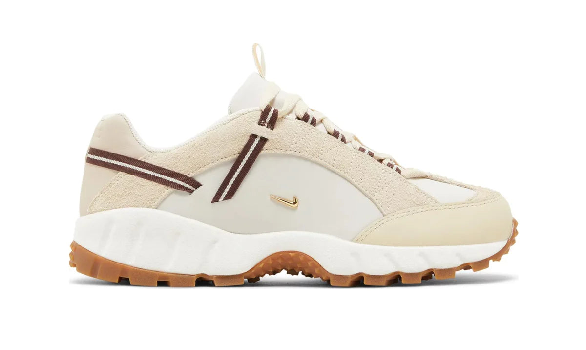 NIKE AIR HUMARA LX JACQUEMUS LIGHT BONE GOLD (W)