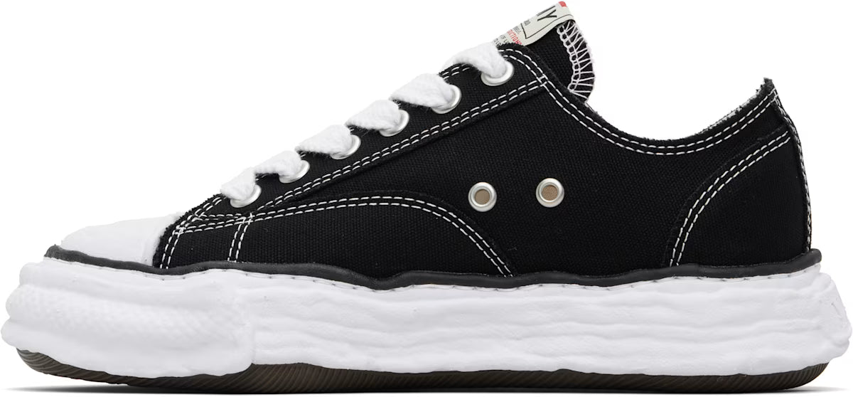 Maison Mihara Yasuhiro
Black Peterson Original Sole Sneakers